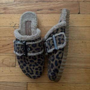 Voile Blanch Leopard Print Fuzzy Mule Slippers Size 9